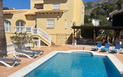 CHALET EN ZONA TRANQUILA CON PISCINA PRIVADA 